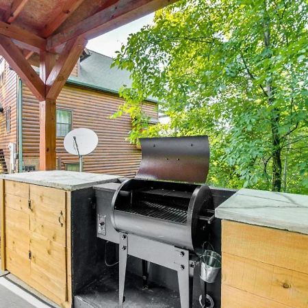 Fabulous Pet-Friendly, Family Cabin With Outdoor Kitchen, Hot Tub, Sauna, Fireplace, Theater Room, Arcade, Pool Table, And Fire Pit Within Minuties Of Dollywood Sevierville Buitenkant foto