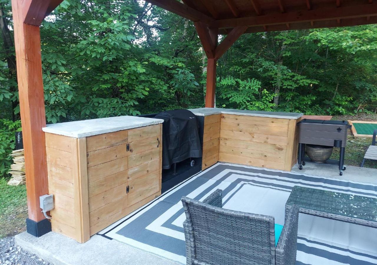Fabulous Pet-Friendly, Family Cabin With Outdoor Kitchen, Hot Tub, Sauna, Fireplace, Theater Room, Arcade, Pool Table, And Fire Pit Within Minuties Of Dollywood Sevierville Buitenkant foto