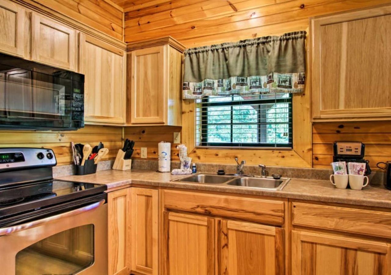 Fabulous Pet-Friendly, Family Cabin With Outdoor Kitchen, Hot Tub, Sauna, Fireplace, Theater Room, Arcade, Pool Table, And Fire Pit Within Minuties Of Dollywood Sevierville Buitenkant foto