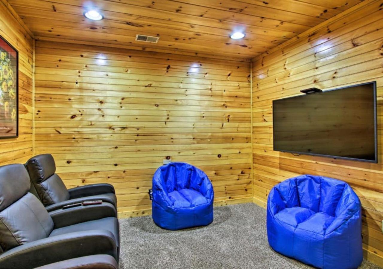 Fabulous Pet-Friendly, Family Cabin With Outdoor Kitchen, Hot Tub, Sauna, Fireplace, Theater Room, Arcade, Pool Table, And Fire Pit Within Minuties Of Dollywood Sevierville Buitenkant foto