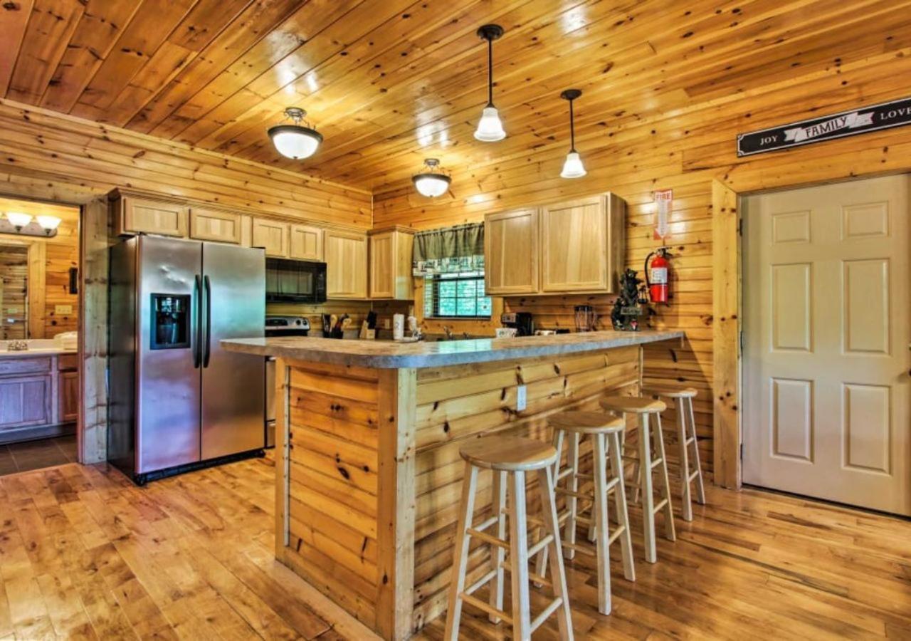 Fabulous Pet-Friendly, Family Cabin With Outdoor Kitchen, Hot Tub, Sauna, Fireplace, Theater Room, Arcade, Pool Table, And Fire Pit Within Minuties Of Dollywood Sevierville Buitenkant foto