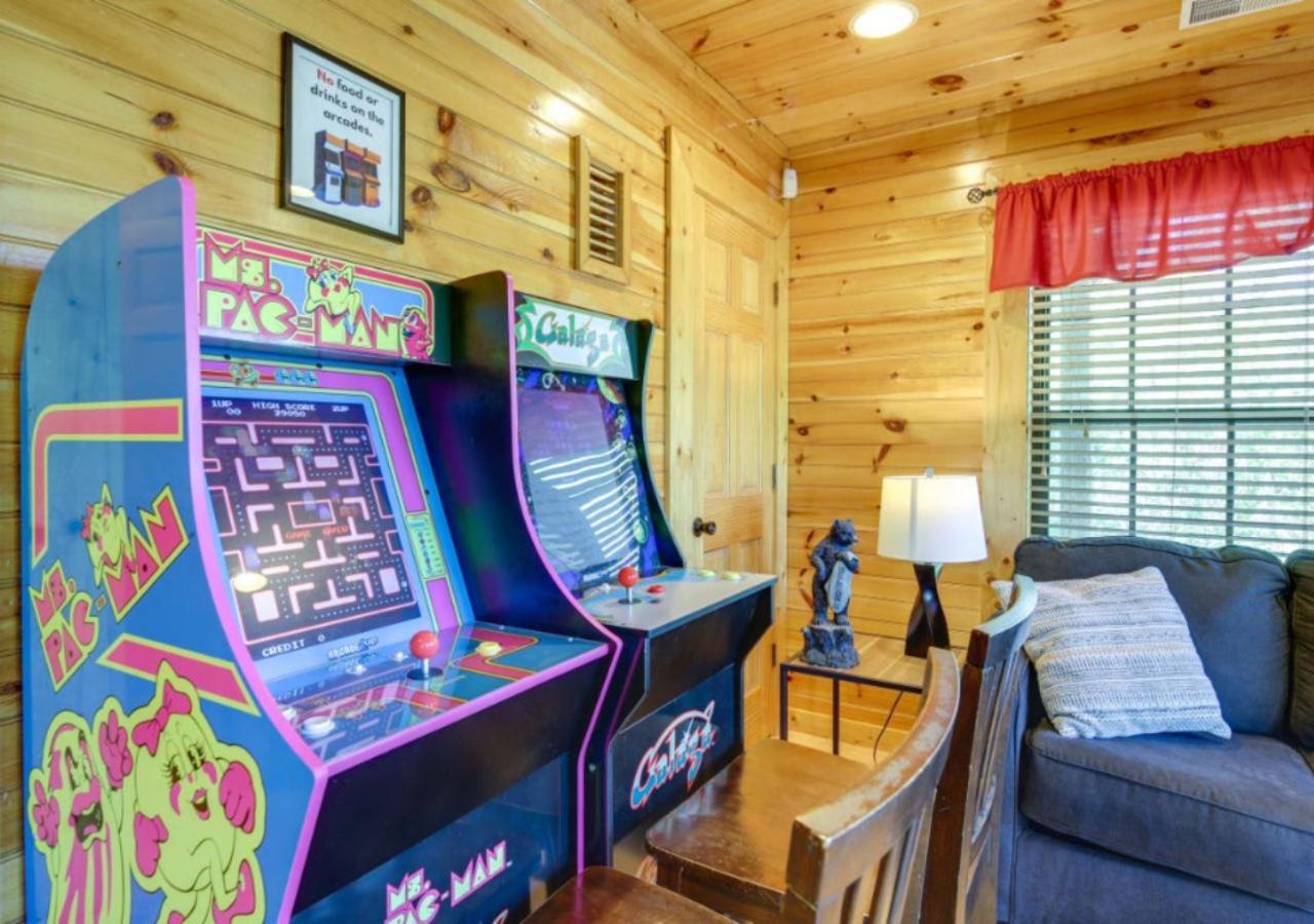 Fabulous Pet-Friendly, Family Cabin With Outdoor Kitchen, Hot Tub, Sauna, Fireplace, Theater Room, Arcade, Pool Table, And Fire Pit Within Minuties Of Dollywood Sevierville Buitenkant foto