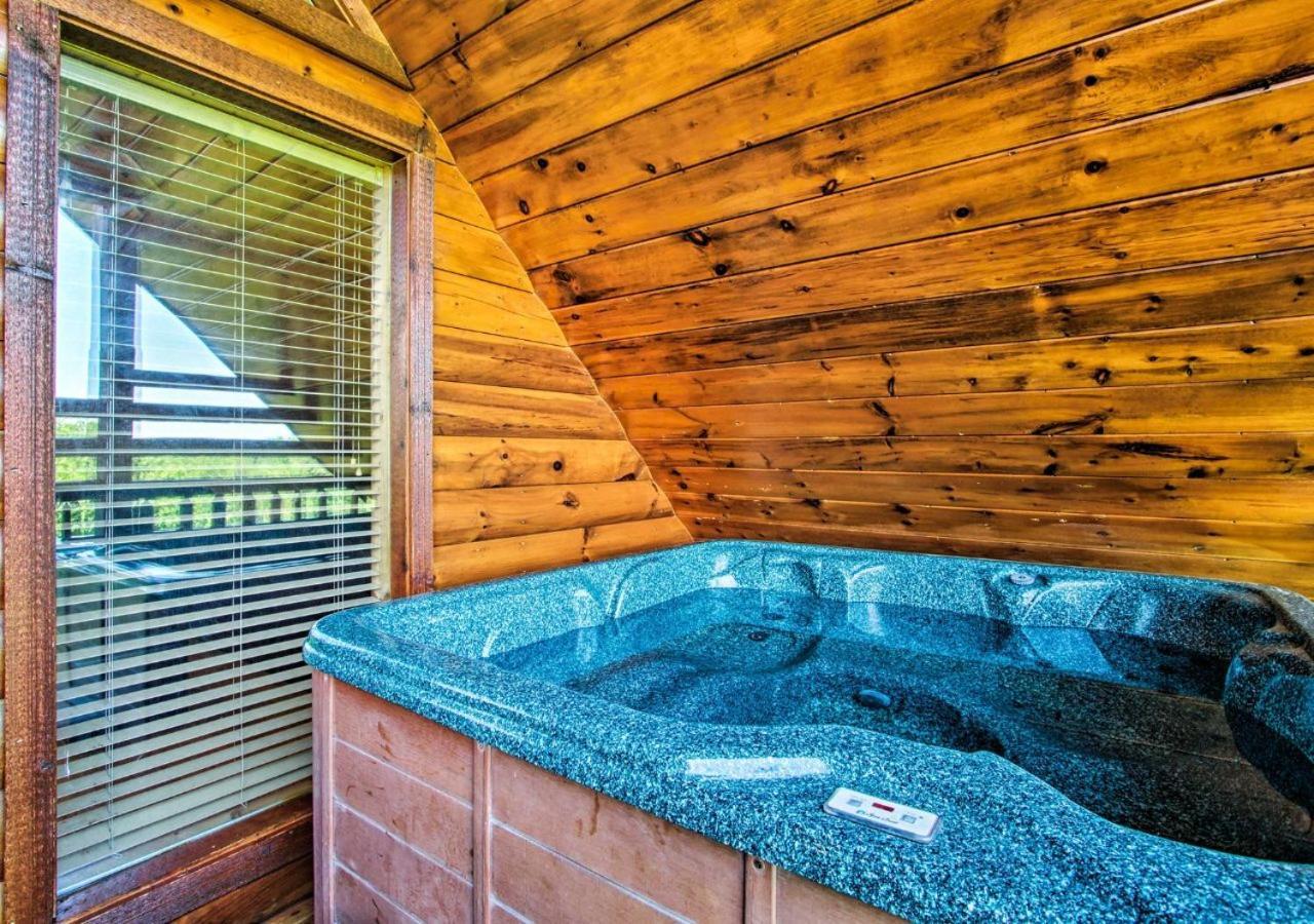 Fabulous Pet-Friendly, Family Cabin With Outdoor Kitchen, Hot Tub, Sauna, Fireplace, Theater Room, Arcade, Pool Table, And Fire Pit Within Minuties Of Dollywood Sevierville Buitenkant foto