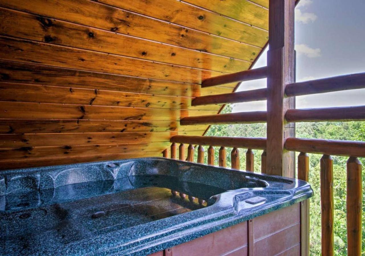 Fabulous Pet-Friendly, Family Cabin With Outdoor Kitchen, Hot Tub, Sauna, Fireplace, Theater Room, Arcade, Pool Table, And Fire Pit Within Minuties Of Dollywood Sevierville Buitenkant foto