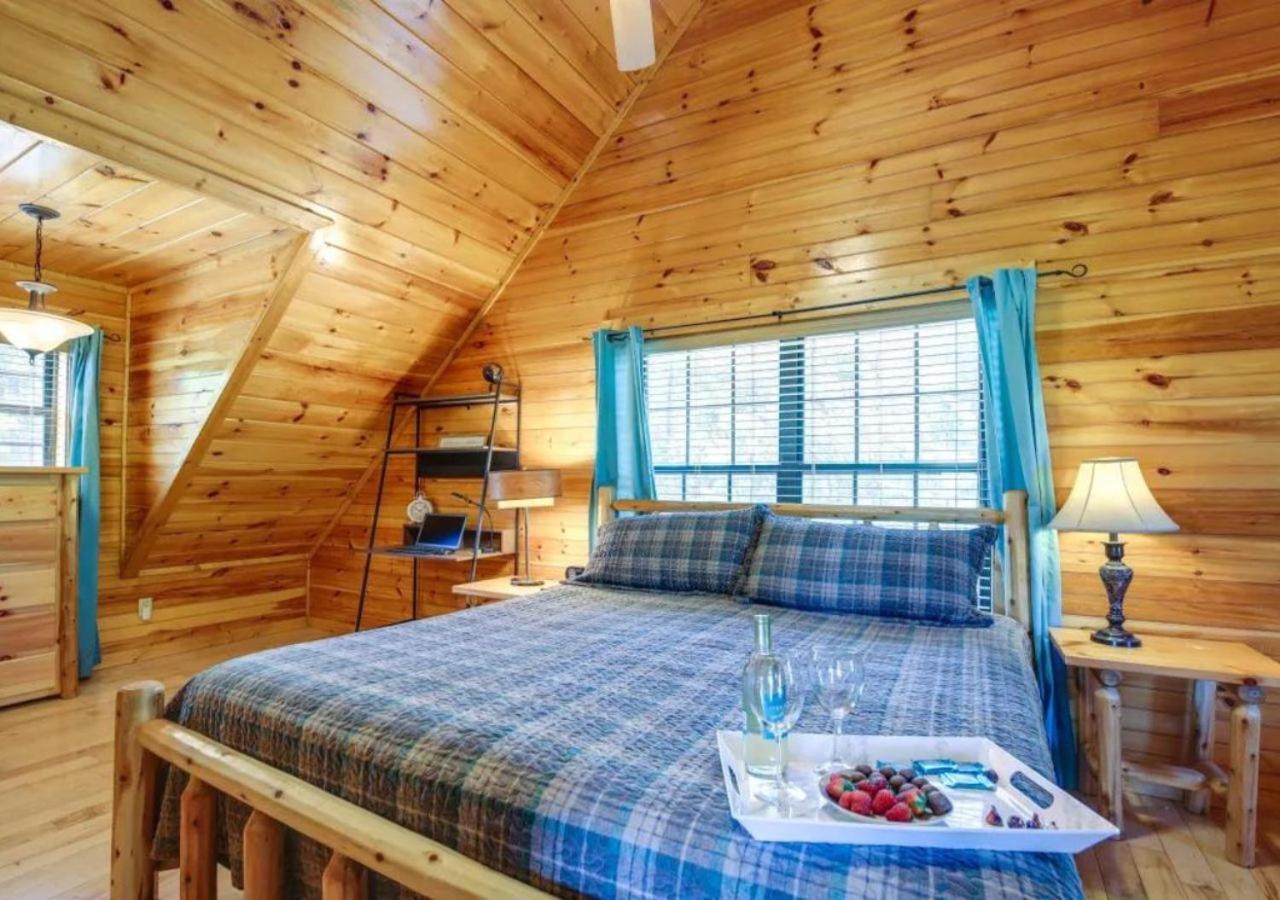 Fabulous Pet-Friendly, Family Cabin With Outdoor Kitchen, Hot Tub, Sauna, Fireplace, Theater Room, Arcade, Pool Table, And Fire Pit Within Minuties Of Dollywood Sevierville Buitenkant foto