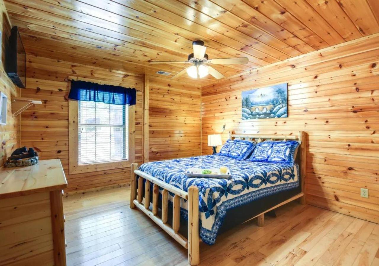 Fabulous Pet-Friendly, Family Cabin With Outdoor Kitchen, Hot Tub, Sauna, Fireplace, Theater Room, Arcade, Pool Table, And Fire Pit Within Minuties Of Dollywood Sevierville Buitenkant foto