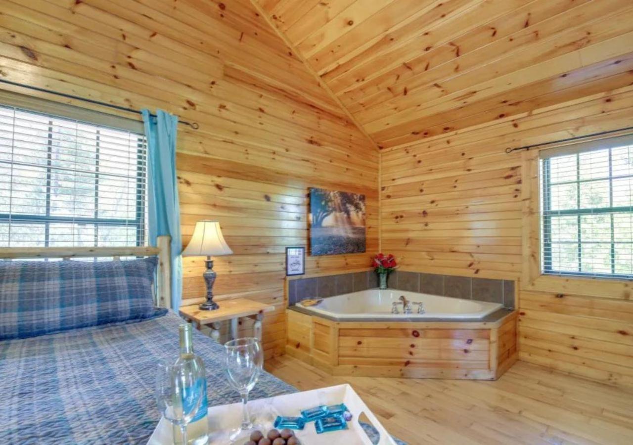Fabulous Pet-Friendly, Family Cabin With Outdoor Kitchen, Hot Tub, Sauna, Fireplace, Theater Room, Arcade, Pool Table, And Fire Pit Within Minuties Of Dollywood Sevierville Buitenkant foto