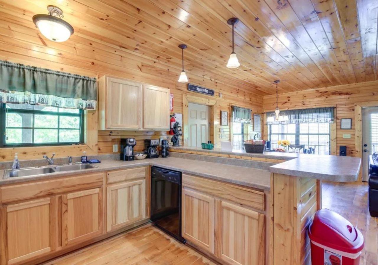 Fabulous Pet-Friendly, Family Cabin With Outdoor Kitchen, Hot Tub, Sauna, Fireplace, Theater Room, Arcade, Pool Table, And Fire Pit Within Minuties Of Dollywood Sevierville Buitenkant foto