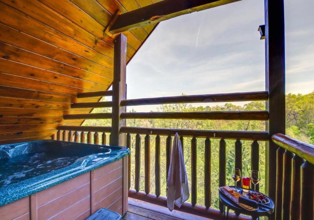 Fabulous Pet-Friendly, Family Cabin With Outdoor Kitchen, Hot Tub, Sauna, Fireplace, Theater Room, Arcade, Pool Table, And Fire Pit Within Minuties Of Dollywood Sevierville Buitenkant foto