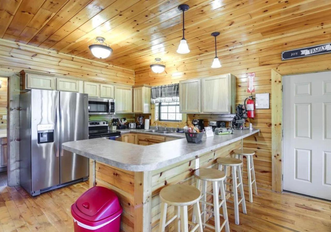 Fabulous Pet-Friendly, Family Cabin With Outdoor Kitchen, Hot Tub, Sauna, Fireplace, Theater Room, Arcade, Pool Table, And Fire Pit Within Minuties Of Dollywood Sevierville Buitenkant foto