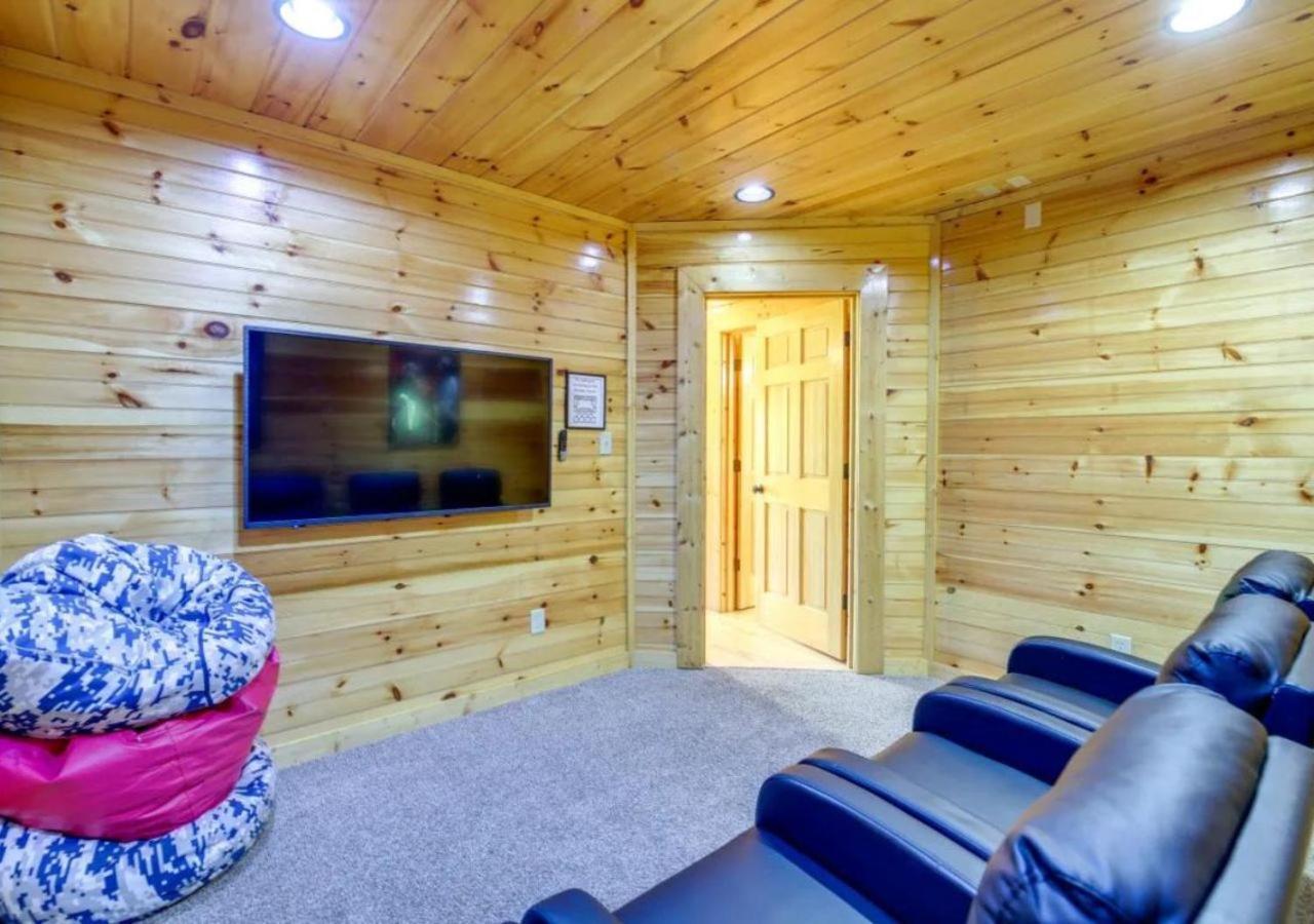 Fabulous Pet-Friendly, Family Cabin With Outdoor Kitchen, Hot Tub, Sauna, Fireplace, Theater Room, Arcade, Pool Table, And Fire Pit Within Minuties Of Dollywood Sevierville Buitenkant foto