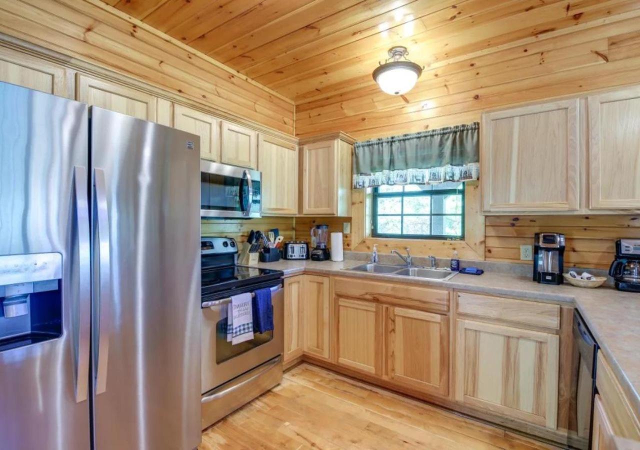 Fabulous Pet-Friendly, Family Cabin With Outdoor Kitchen, Hot Tub, Sauna, Fireplace, Theater Room, Arcade, Pool Table, And Fire Pit Within Minuties Of Dollywood Sevierville Buitenkant foto
