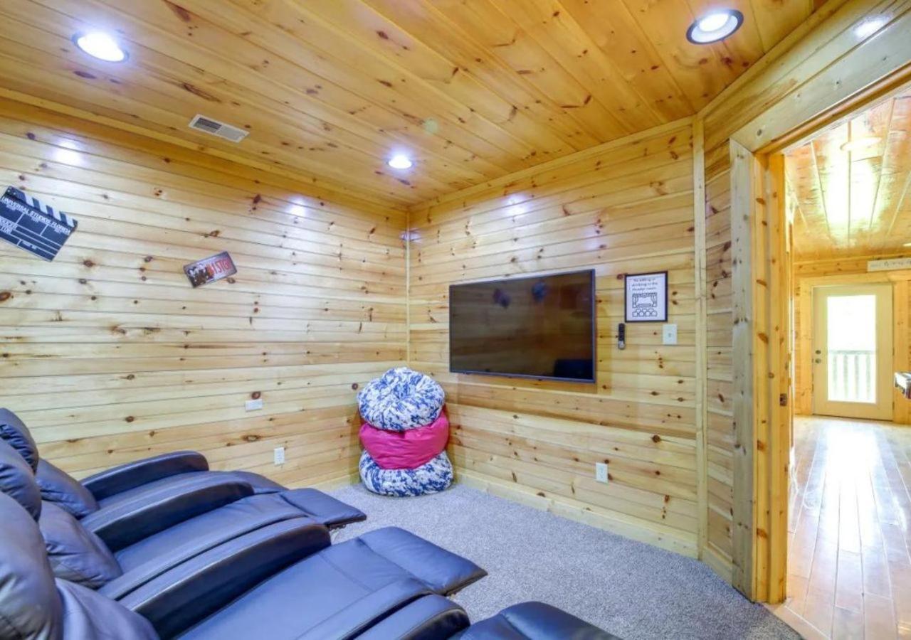 Fabulous Pet-Friendly, Family Cabin With Outdoor Kitchen, Hot Tub, Sauna, Fireplace, Theater Room, Arcade, Pool Table, And Fire Pit Within Minuties Of Dollywood Sevierville Buitenkant foto